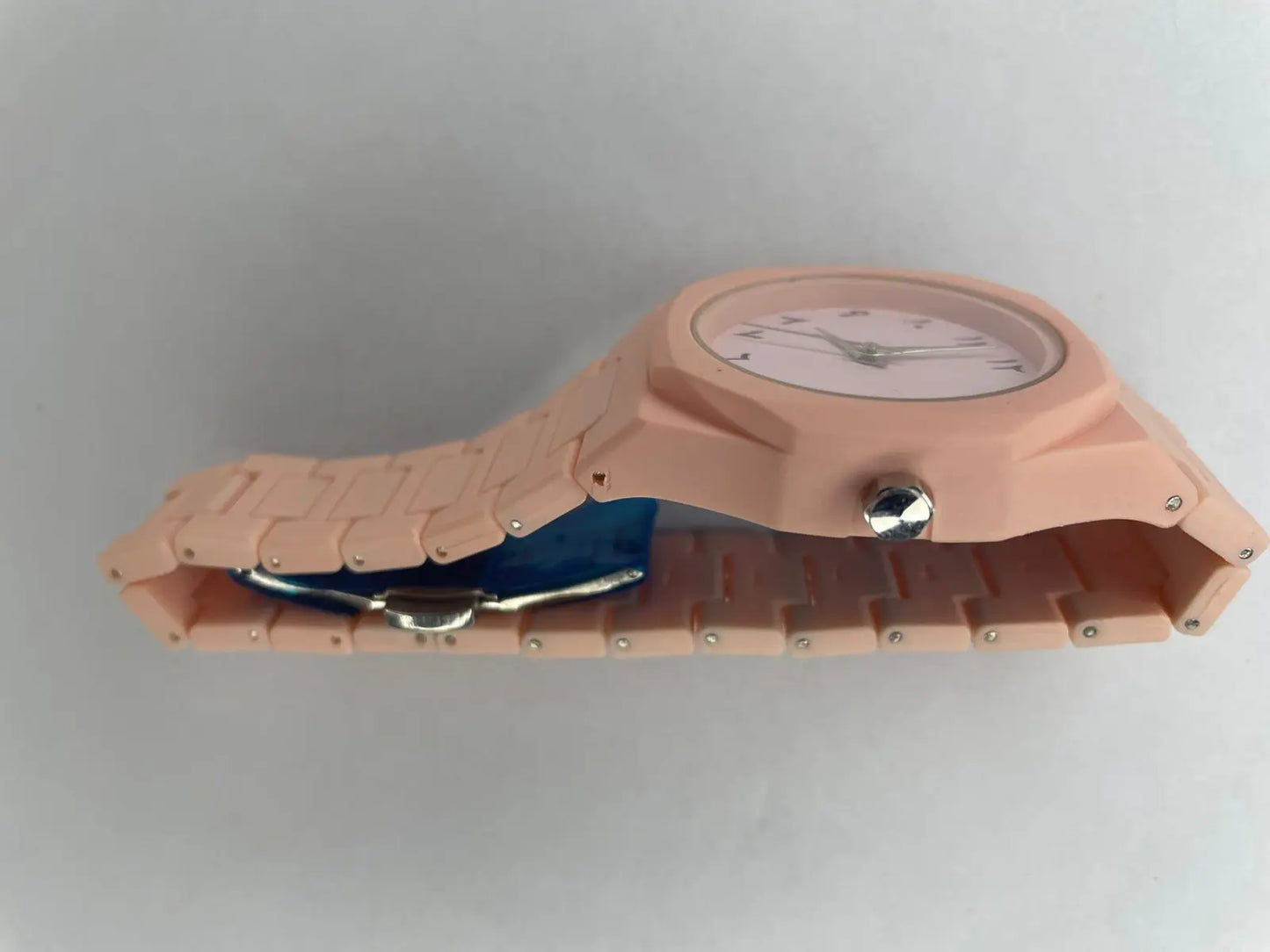 Aura watch
Classic : pink
————
Premium : pink look
Smart and stylish
Modern: pink finish
Sleek and Timeless
Luxury in pink HADI HUB