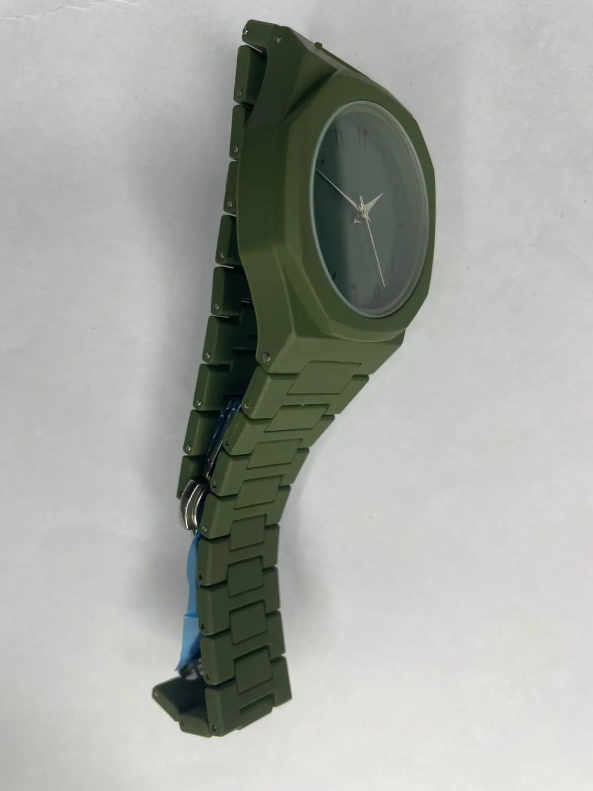 Aura watch
Classic : olive green
————
Premium olive look
Smart and stylish
Modern olive green finish
Sleek and Timeless
Luxury in olive green HADI HUB