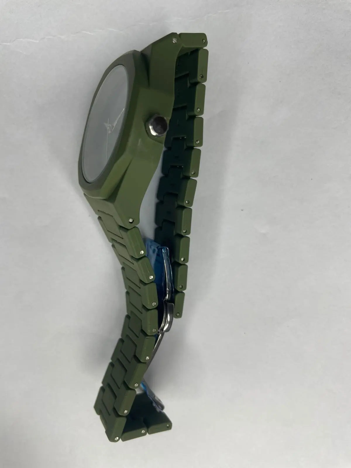 Aura watch
Classic : olive green
————
Premium olive look
Smart and stylish
Modern olive green finish
Sleek and Timeless
Luxury in olive green HADI HUB